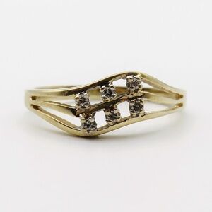 14k Gold Ring 6 Tiny Diamonds Size 5.75 2g